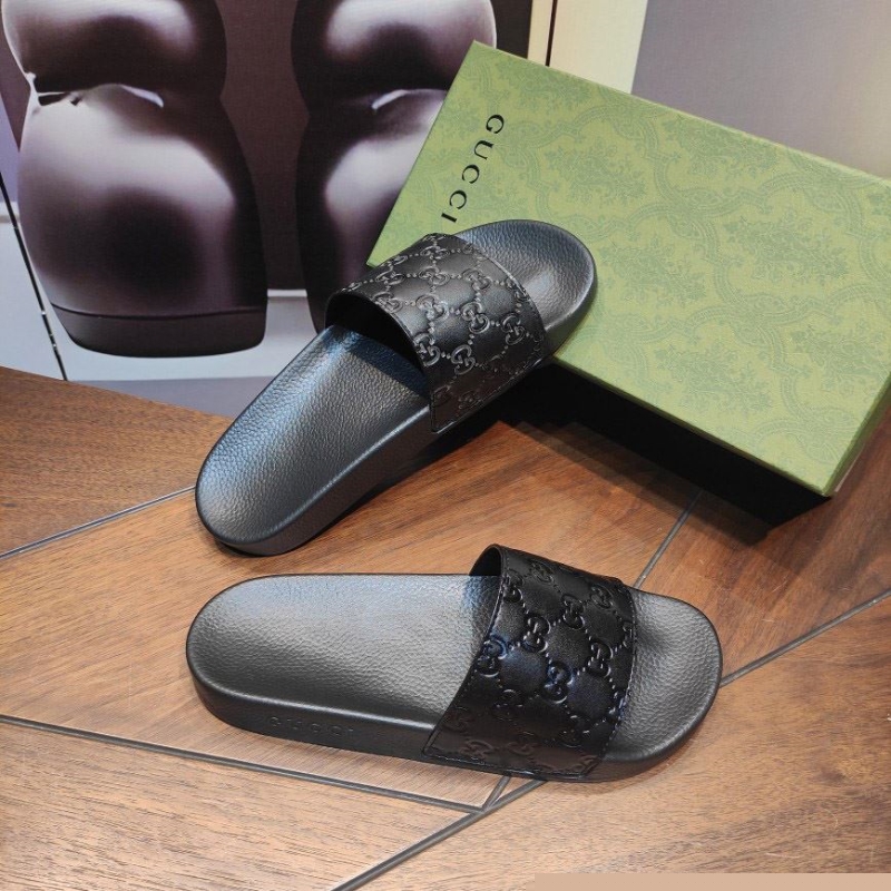 G*u*i slippers